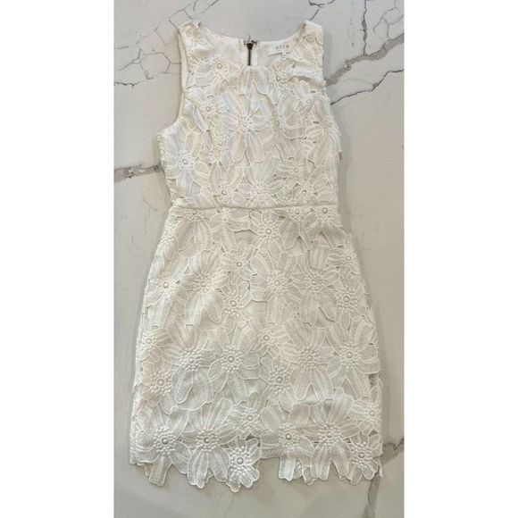 Astr Dresses & Skirts - ASTR White Floral Lace Applique Mini Dress Size XS